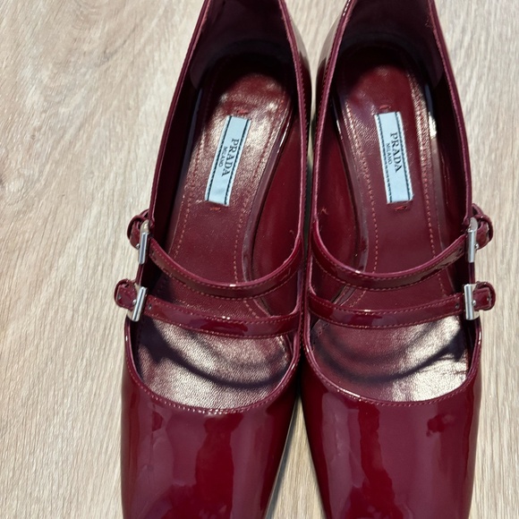 Prada Vernice Porpora Square Toe Mary Jane Pump with straps. - Picture 2 of 8